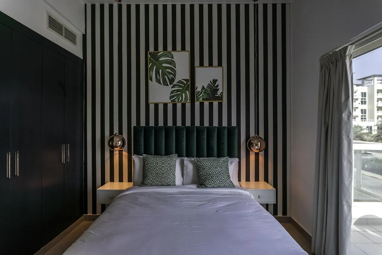 One Perfect Stay - Jumeirah Heights Dubai Apartment